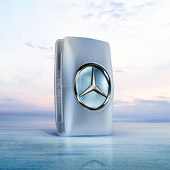 Mercedes-Benz Man Fresh frente-botella, diseño elegante que transmite lujo y confianza