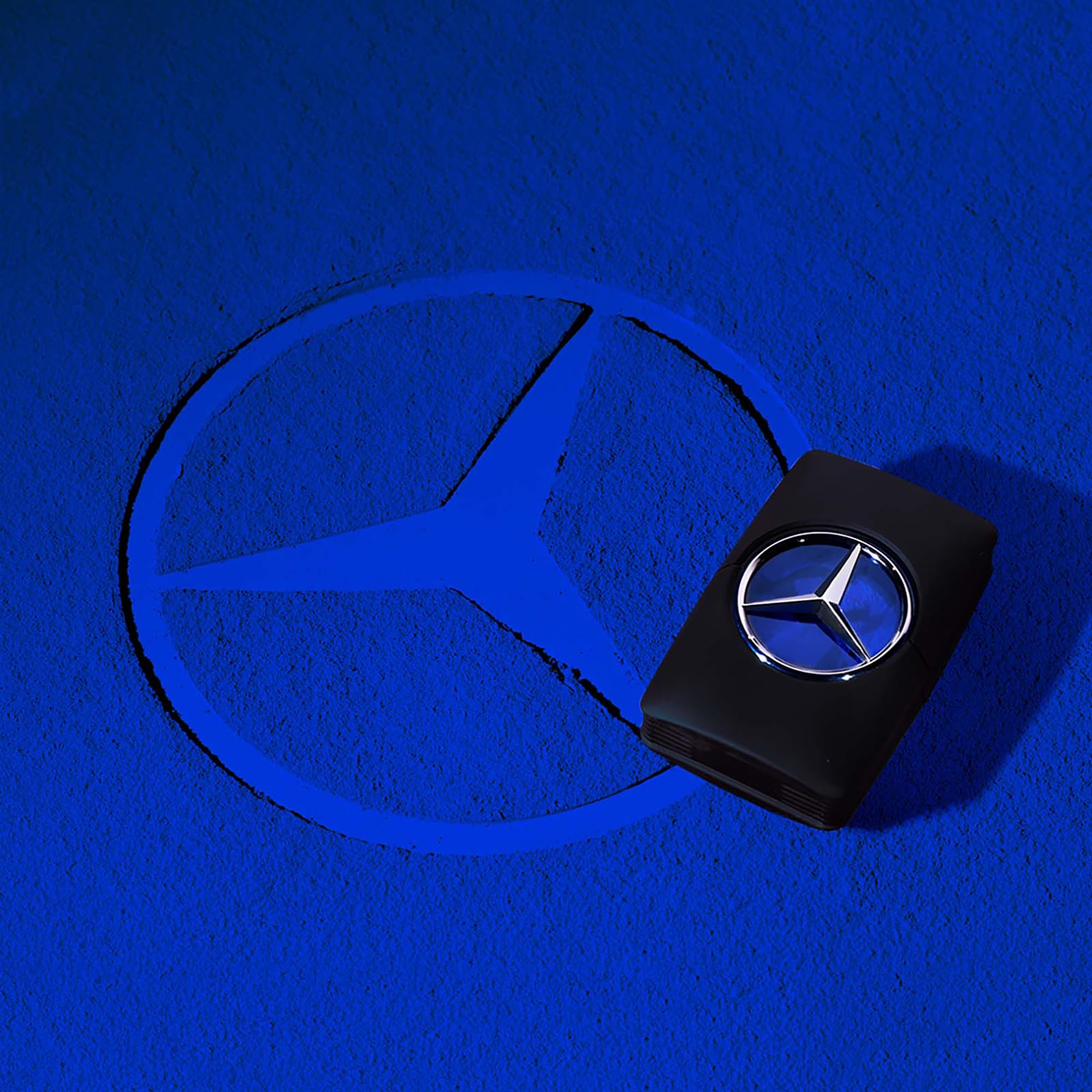Notas de musgo de roble y palissandro en Mercedes-Benz Man, base robusta para la noche
