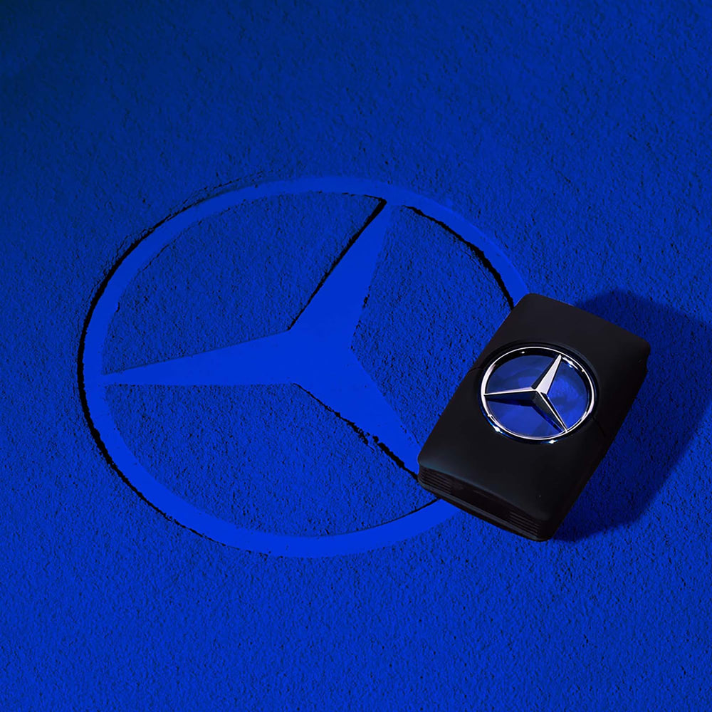 Notas de musgo de roble y palissandro en Mercedes-Benz Man, base robusta para la noche