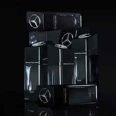 Mercedes-Benz Select Night, etiqueta frontal clara que destaca la marca.