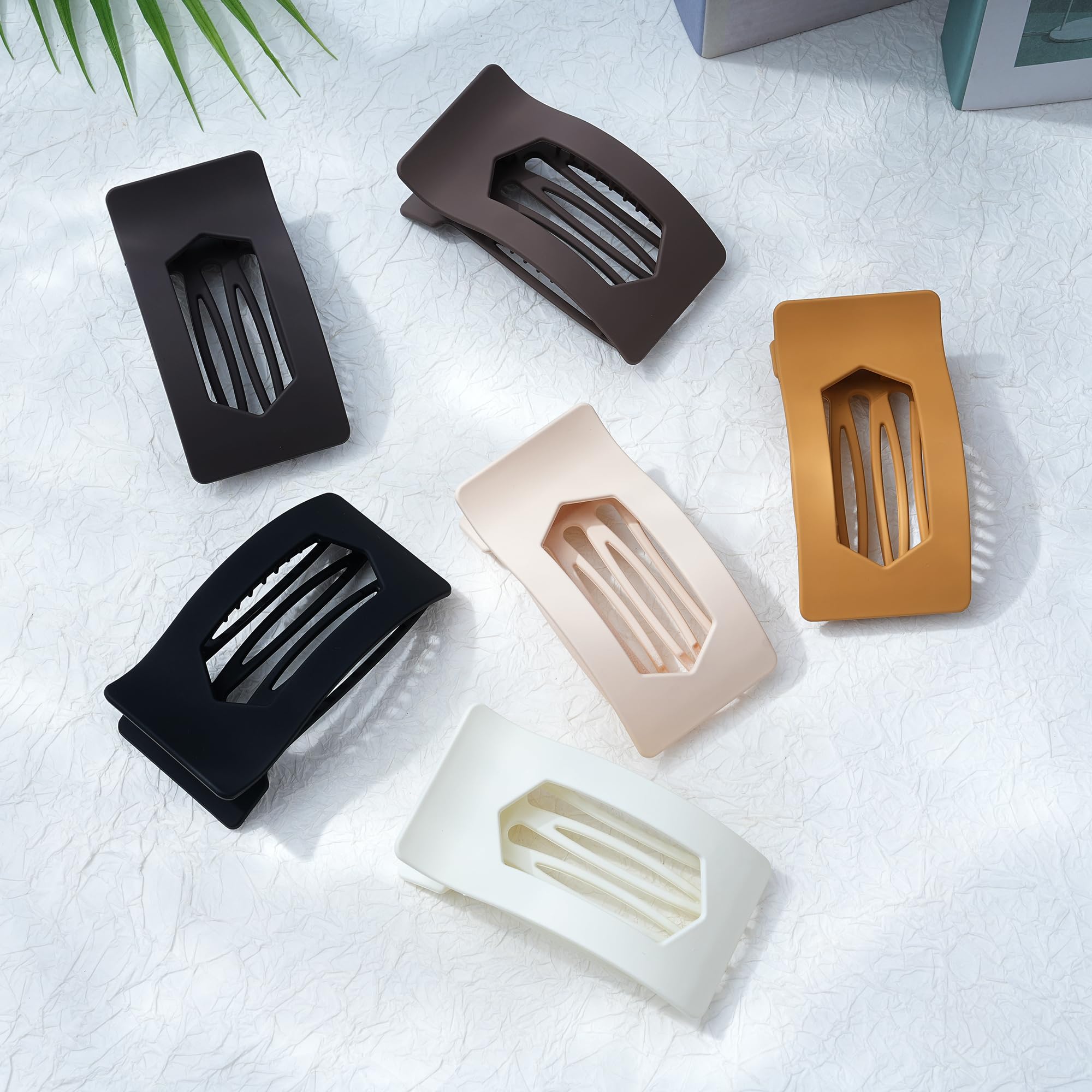 Mesovor clip plano para eventos y ocasiones especiales con agarre seguro.