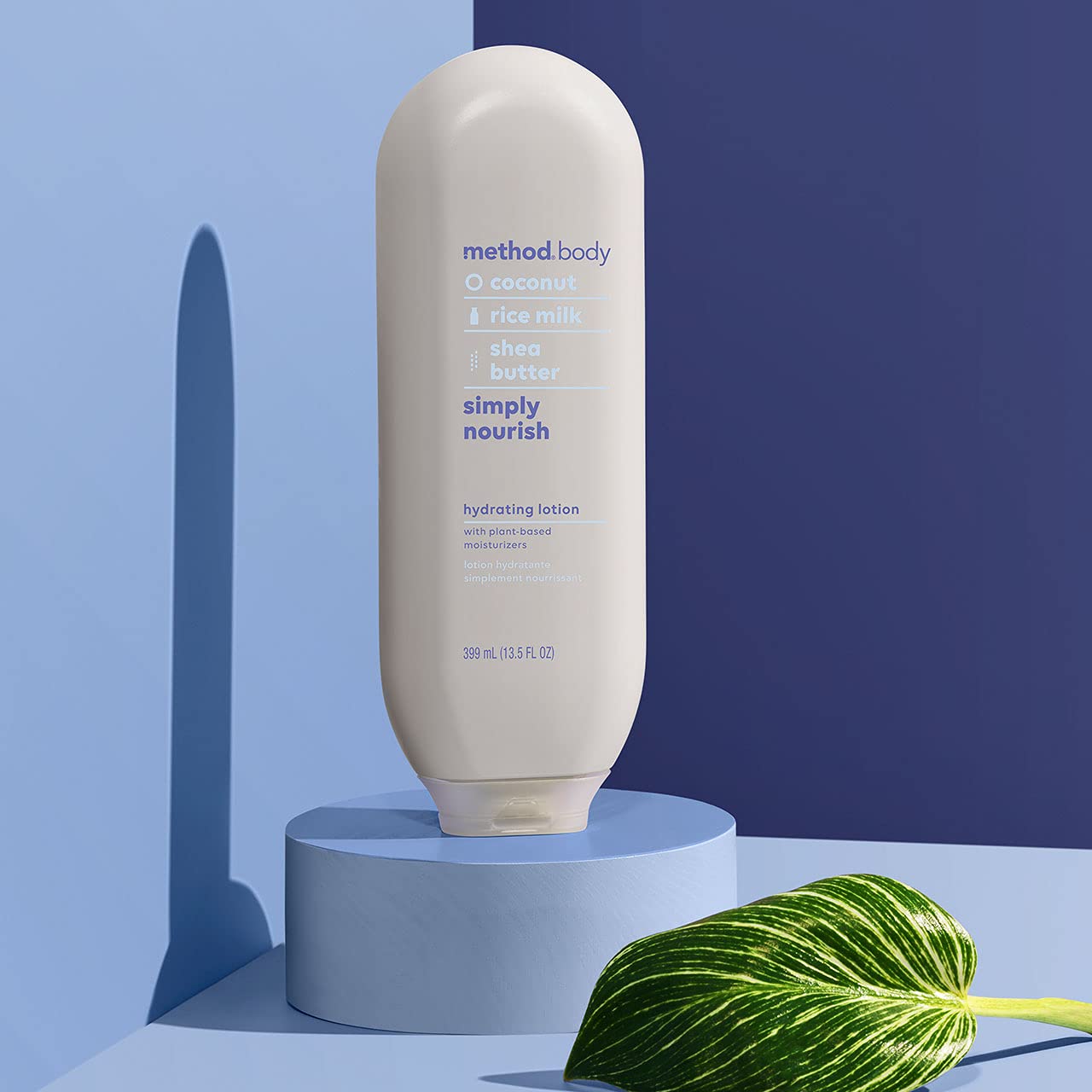 Envase práctico de 13,5 oz de Method Simply Nourish para tu rutina diaria