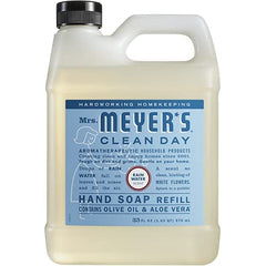 Bouteille recharge Baie de Prune Meyers Mains, parfum fruité et nettoyage léger.