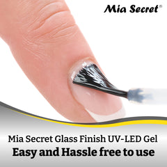 Mia Secret Glass Finish: textura cristal transparente para un aspecto natural.