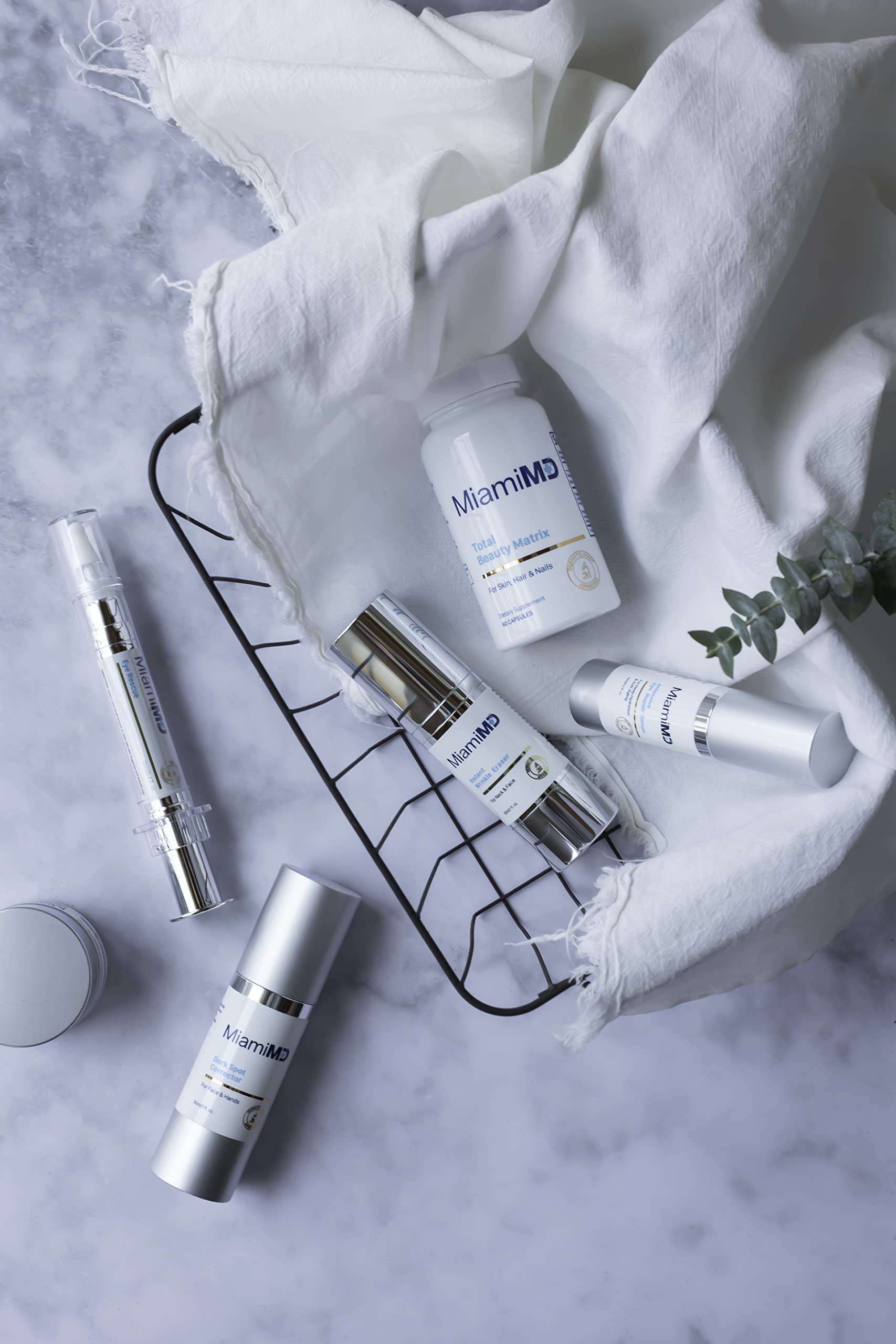 MiamiMD Serum de Ojos, envase de 15 ml para uso prolongado.