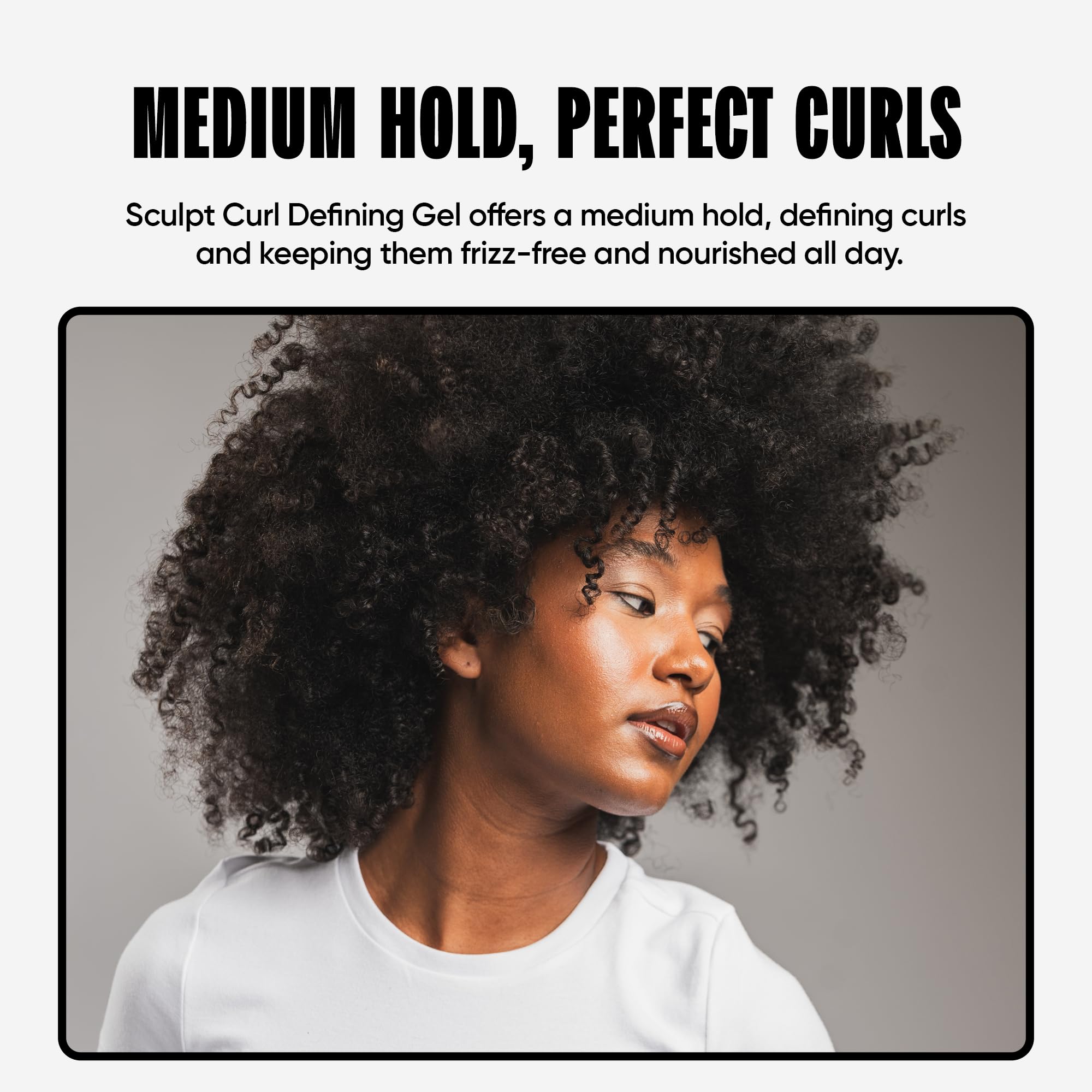Definición de rizos con control del frizz durante todo el día.