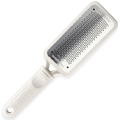 Microplane Colossal: lima de pies frontal para pedicura suave en casa.
