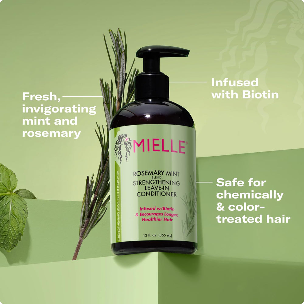 Aroma fresco de romero y menta durante el peinado con Mielle Organics.