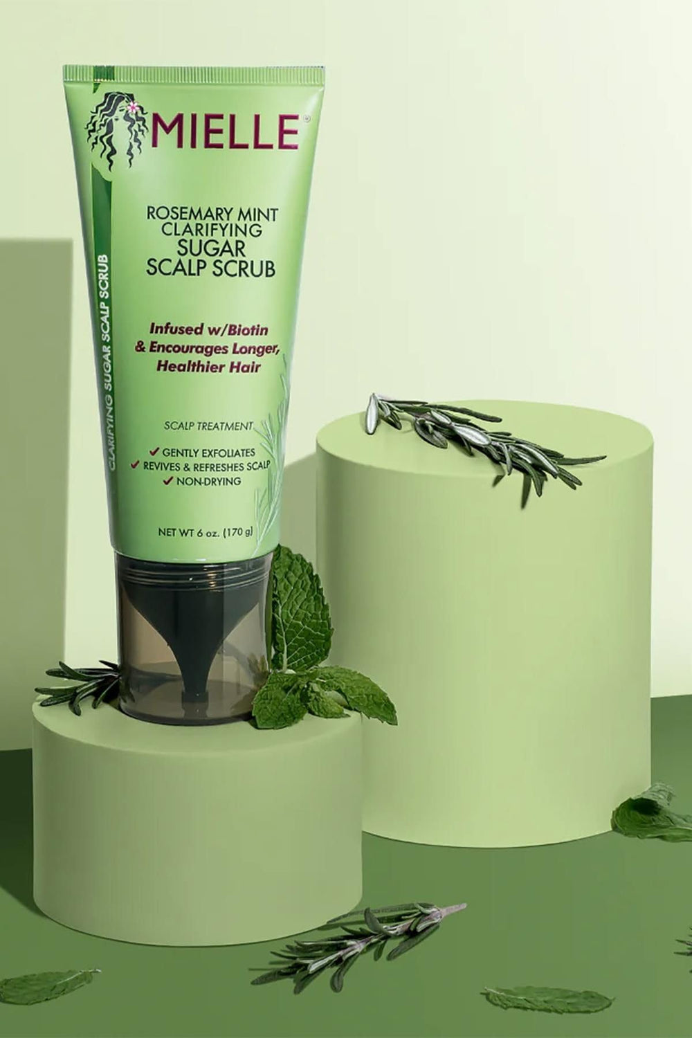 Prechampú práctico para preparar la limpieza del cabello.