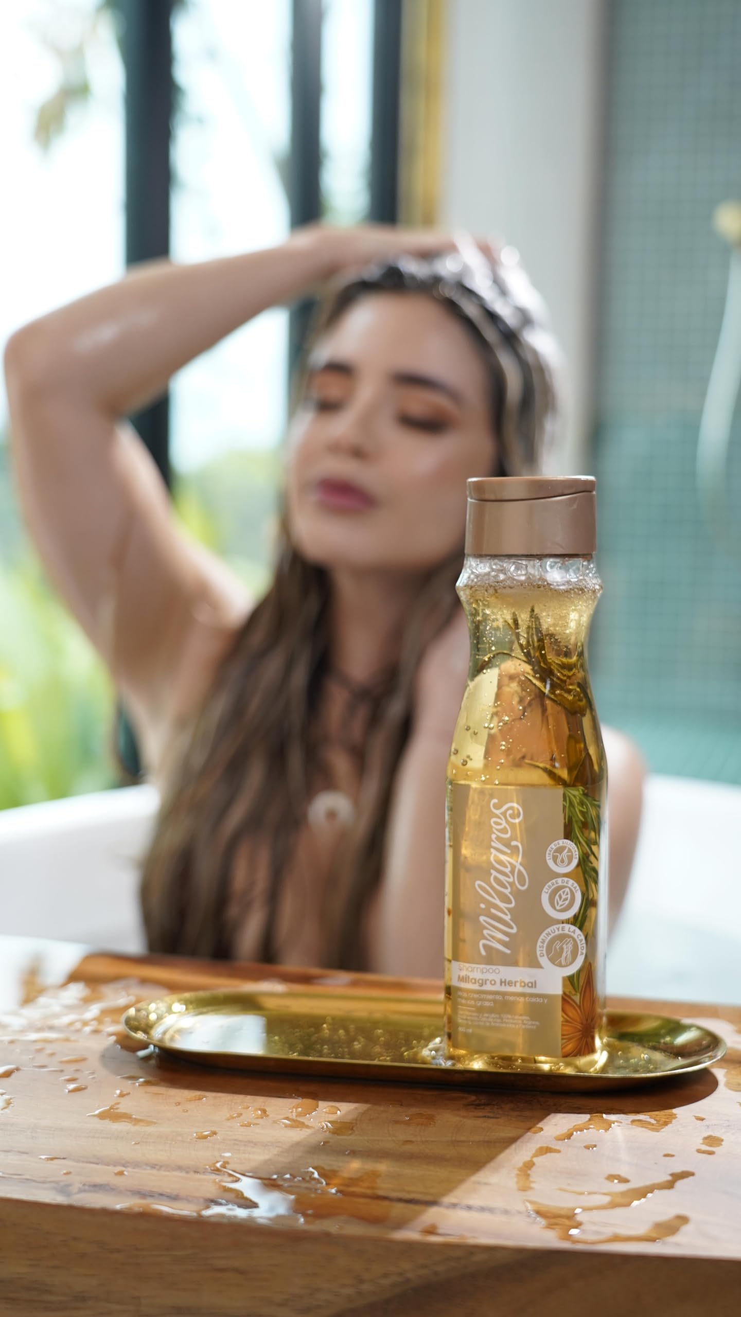 Milagros Shampoo Romero con ingredientes naturales para cuidado suave.