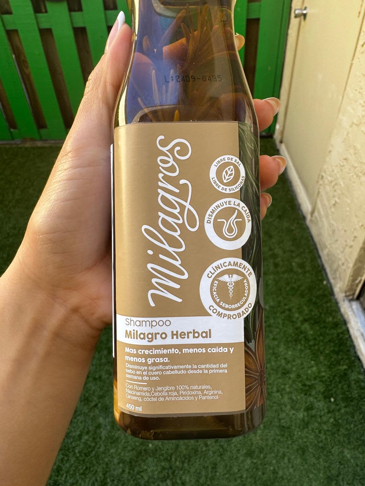 Milagros Shampoo Romero ideal para rutinas diarias de cuidado.
