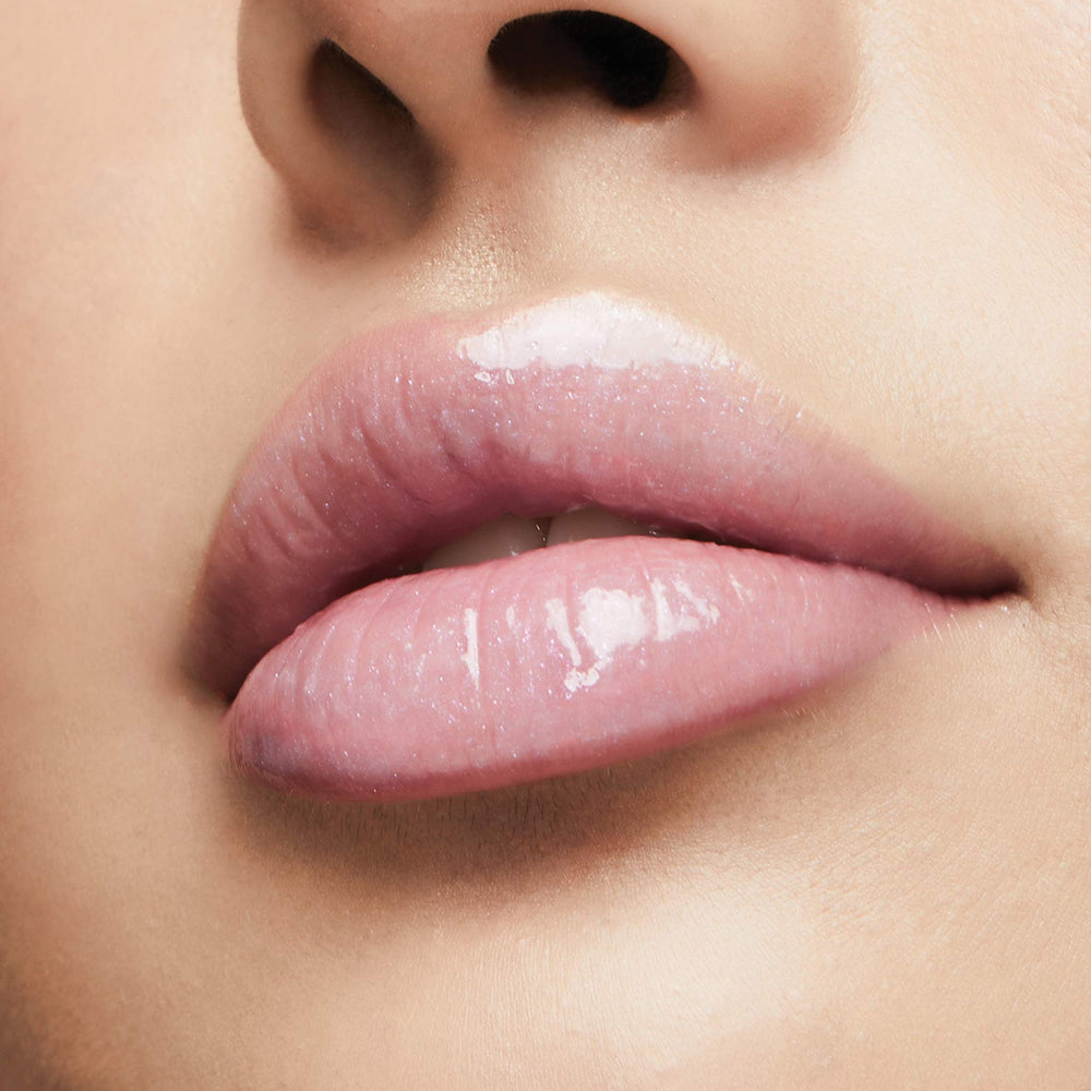 Milani Keep It Full Moonlight, fórmula con péptidos que apoya la apariencia de los labios.