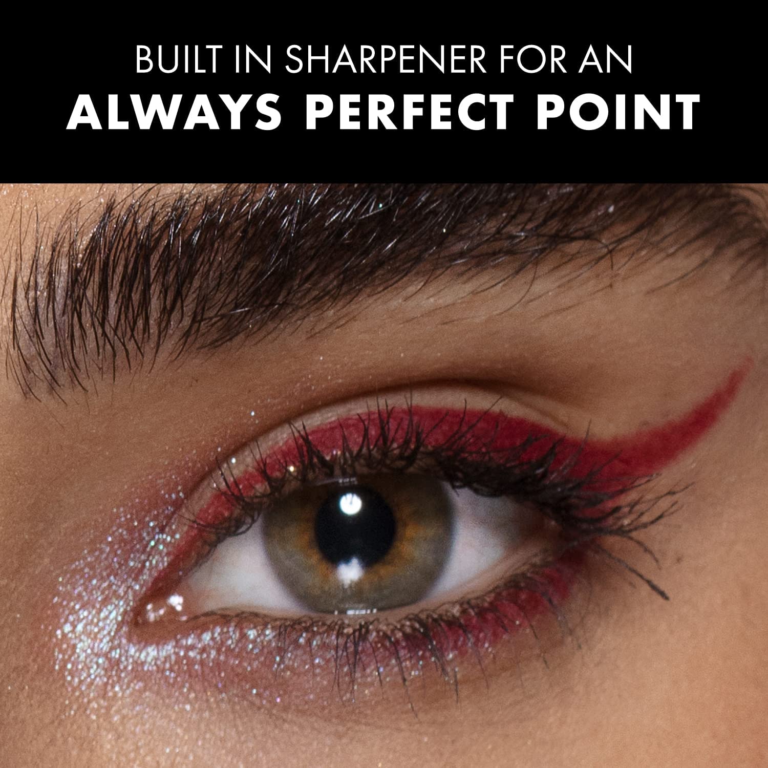 Milani Stay Put Eyeliner After Dark ofrece pigmentos profundos para delineado definido.