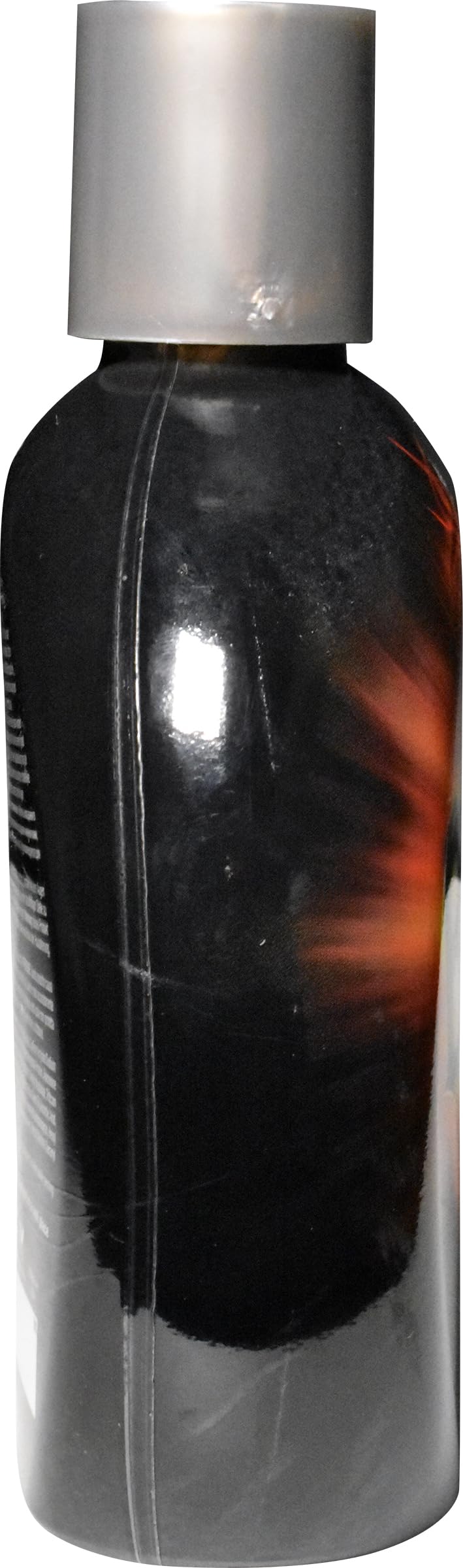 Insanely Black 60x acabado brillante que resalta el tono bronceado.