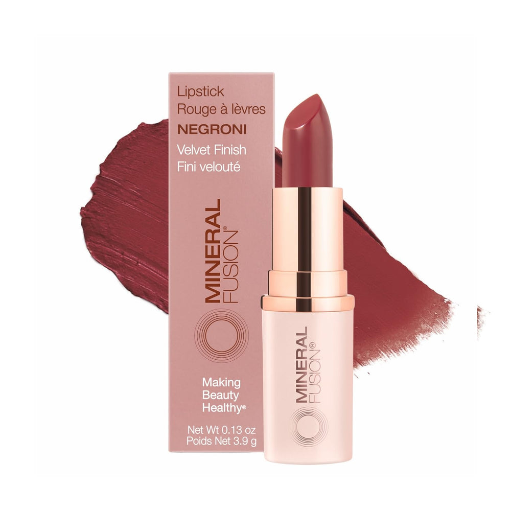 Labial Mineral Fusion Negroni: aplicación cremosa con color satinado de larga duración