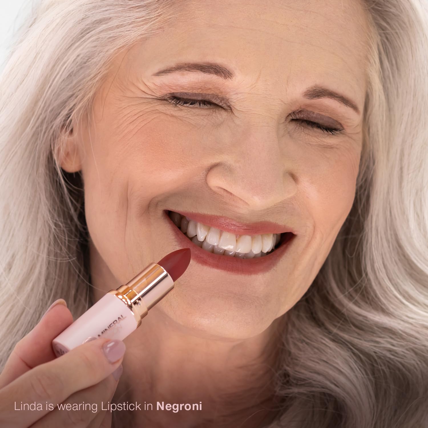 Labial Mineral Fusion Negroni: durabilidad gracias a fórmula de aguacate