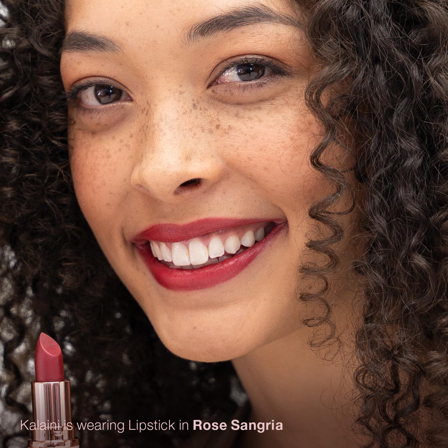 Labial Mineral Fusion sin manchas y cobertura duradera para uso diario.