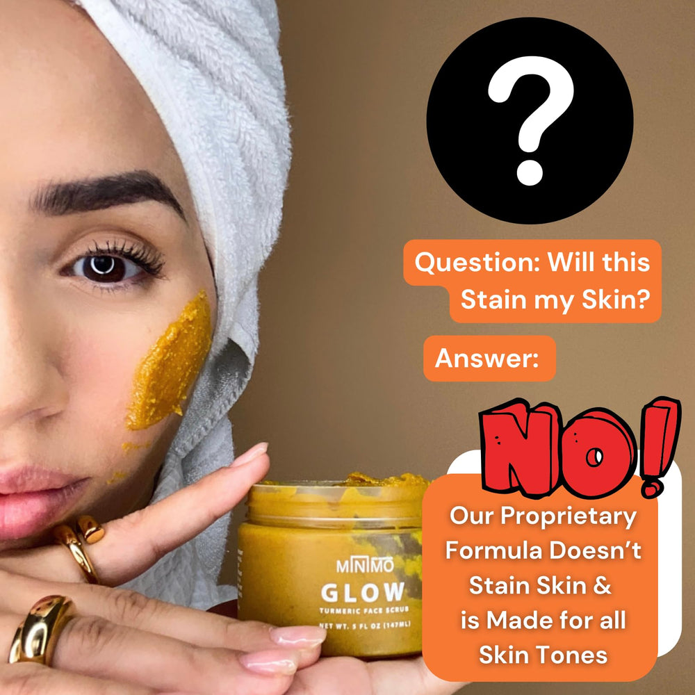 Minimo Glow Turmeric Face Scrub aplicación suave para rutina diaria.