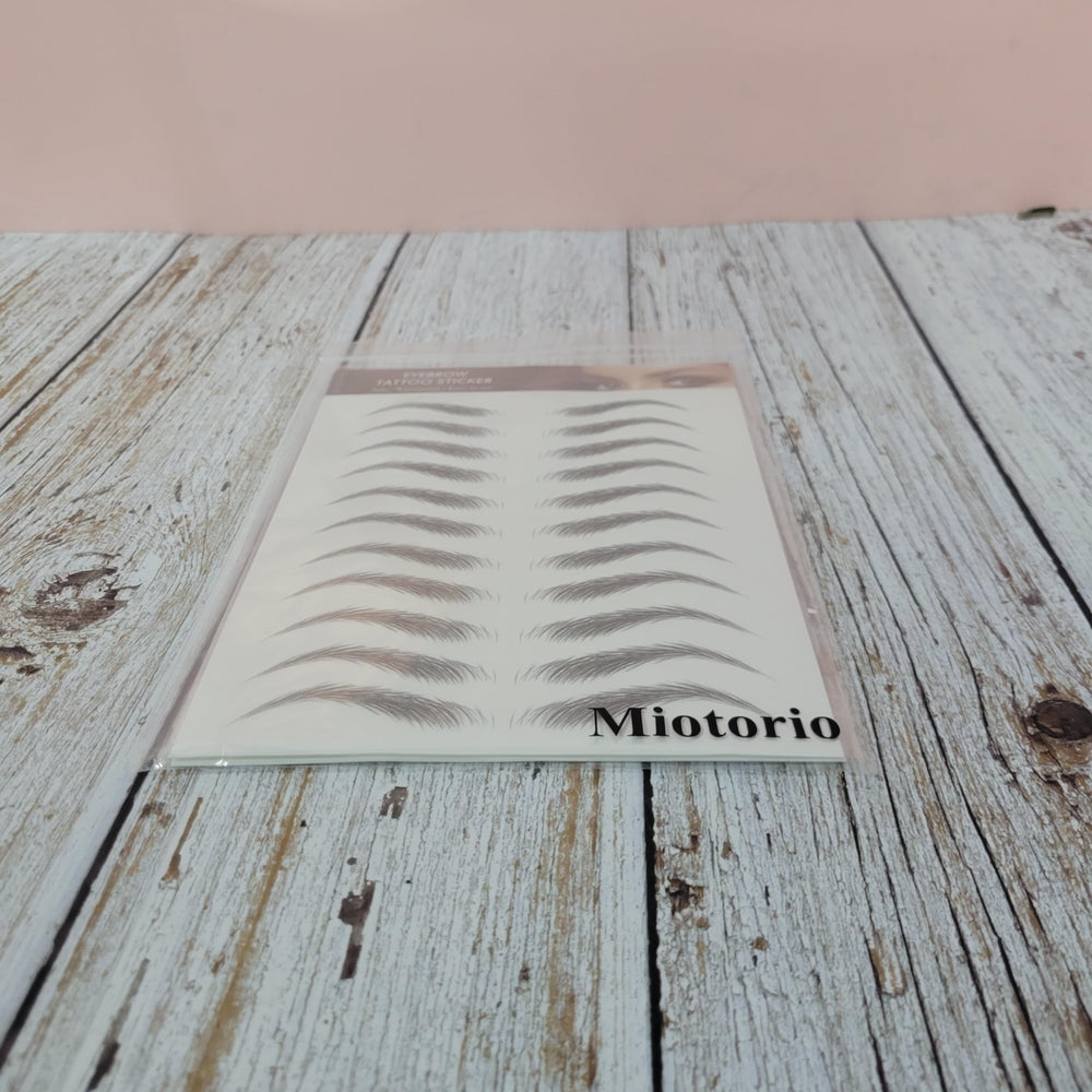 Miotorio cejas acabado mate mediante polvo suelto.