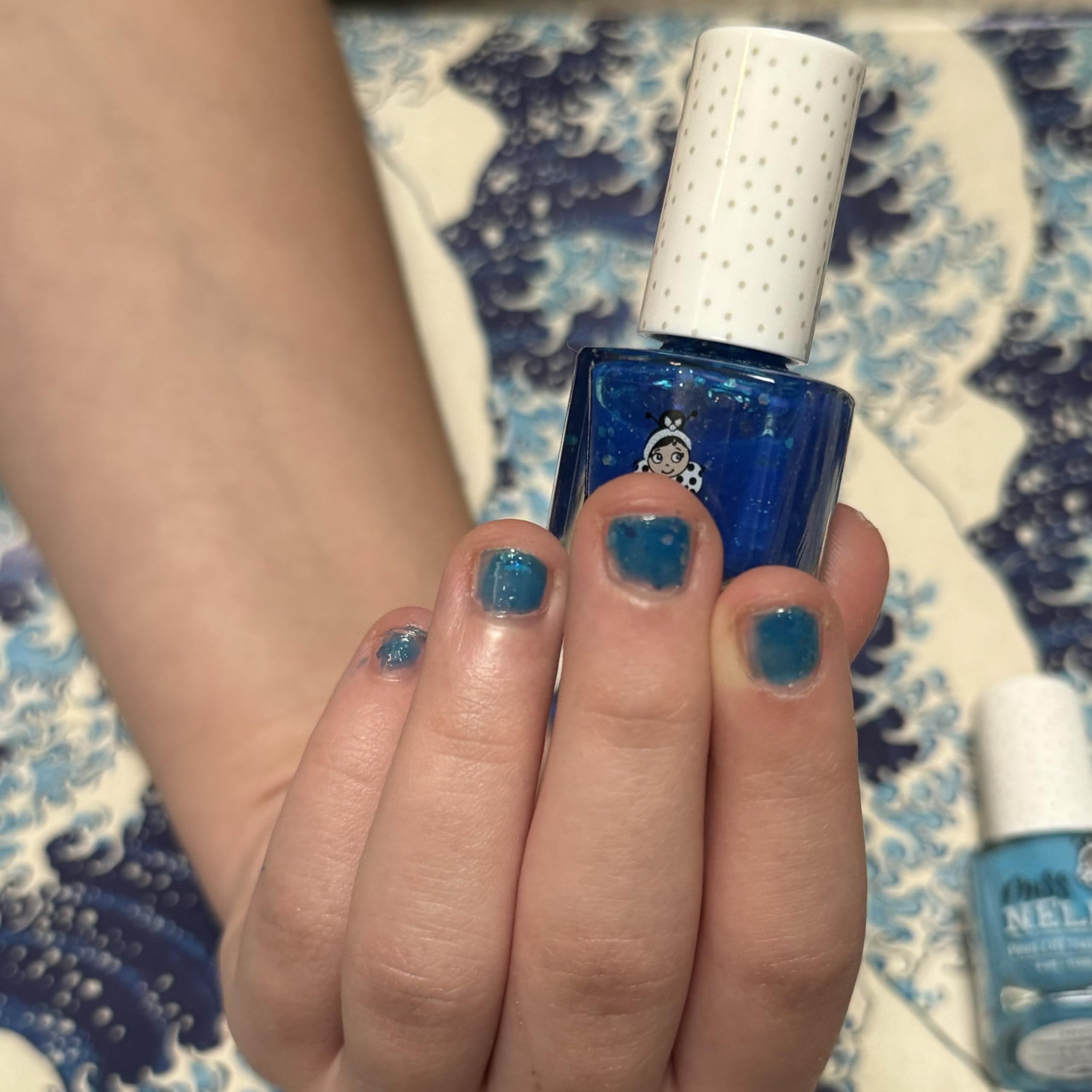 MISS NELLA COOL KID, base de agua, fórmula ligera para retirada suave.