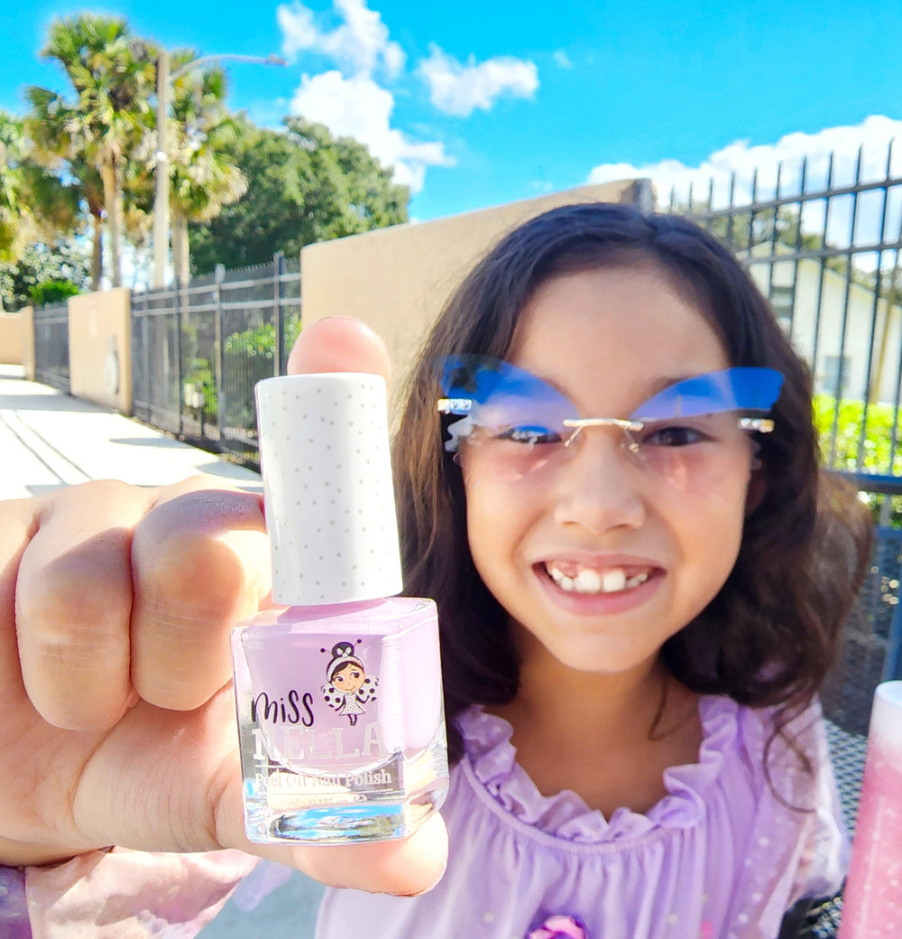 Miss Nella Envase Ergonomico: diseño cómodo para manos pequeñas.