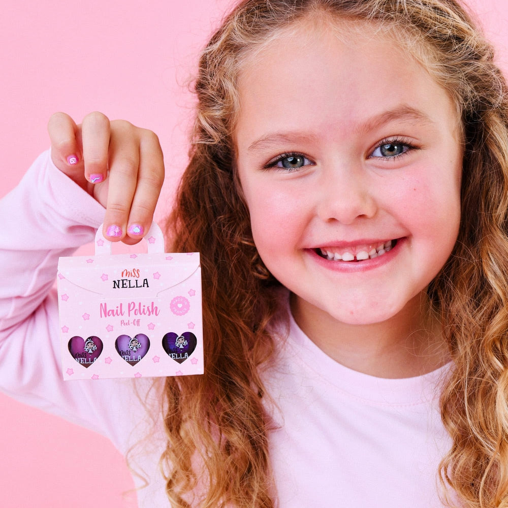 Miss Nella Mini Muñeca glitter: color lila para juegos de belleza.