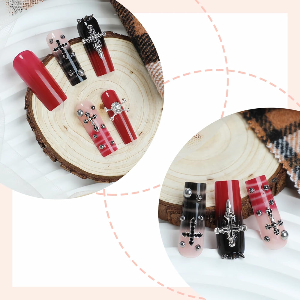 MISUD cruz Y2K en uñas acrílicas para estilo futurista.