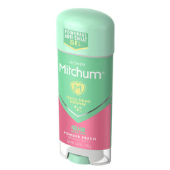 Aplicación del desodorante gel transparente Mitchum para mujer.