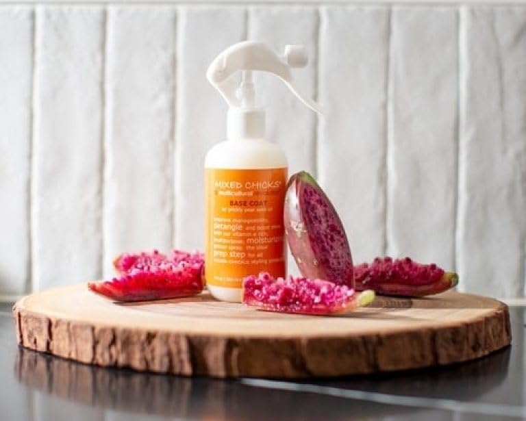 Base Coat Mixed Chicks, prepara la melena para peinados sin residuos.
