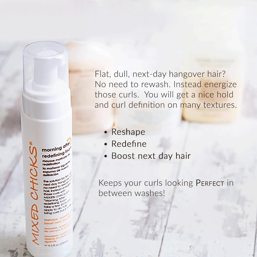 Mixed Chicks Morning After: cabello rizado se beneficia de la espuma definidora.