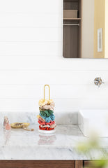 Mkono diseño moderno en oro y blanco, decoración elegante para habitación.