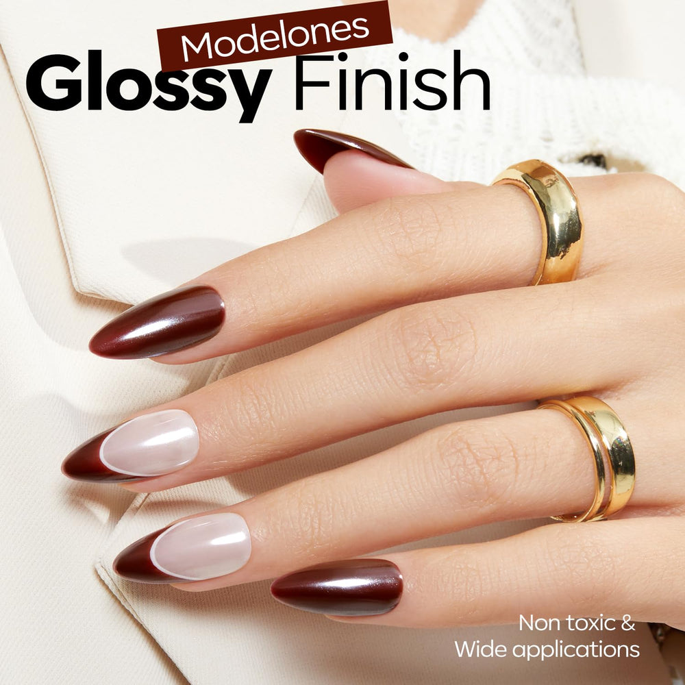 Modelones gel uñas rojo vino, tono festivo para look navideño.