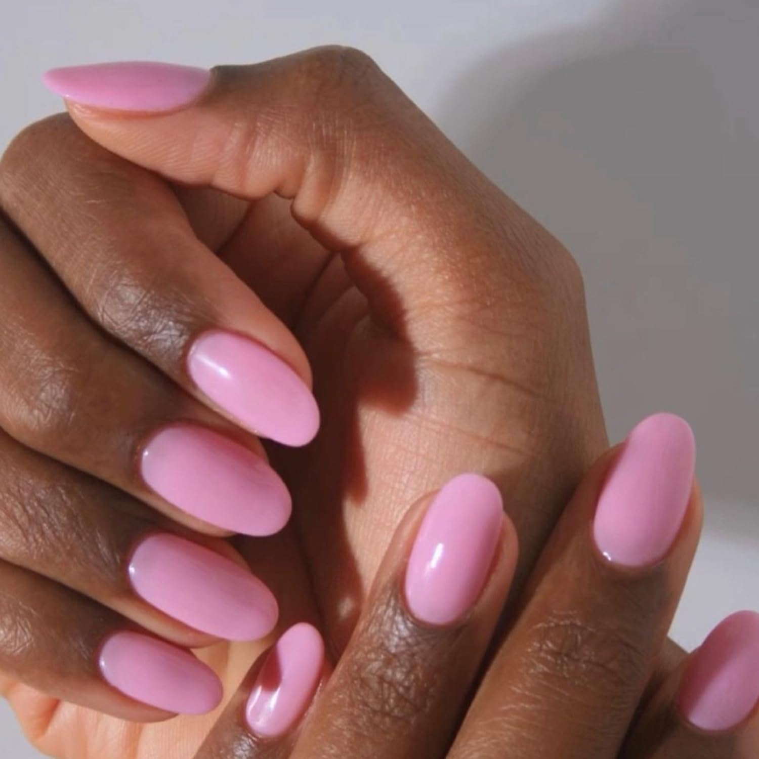Modelones pegamento para uñas ofrece sujeción duradera para manicura rápida