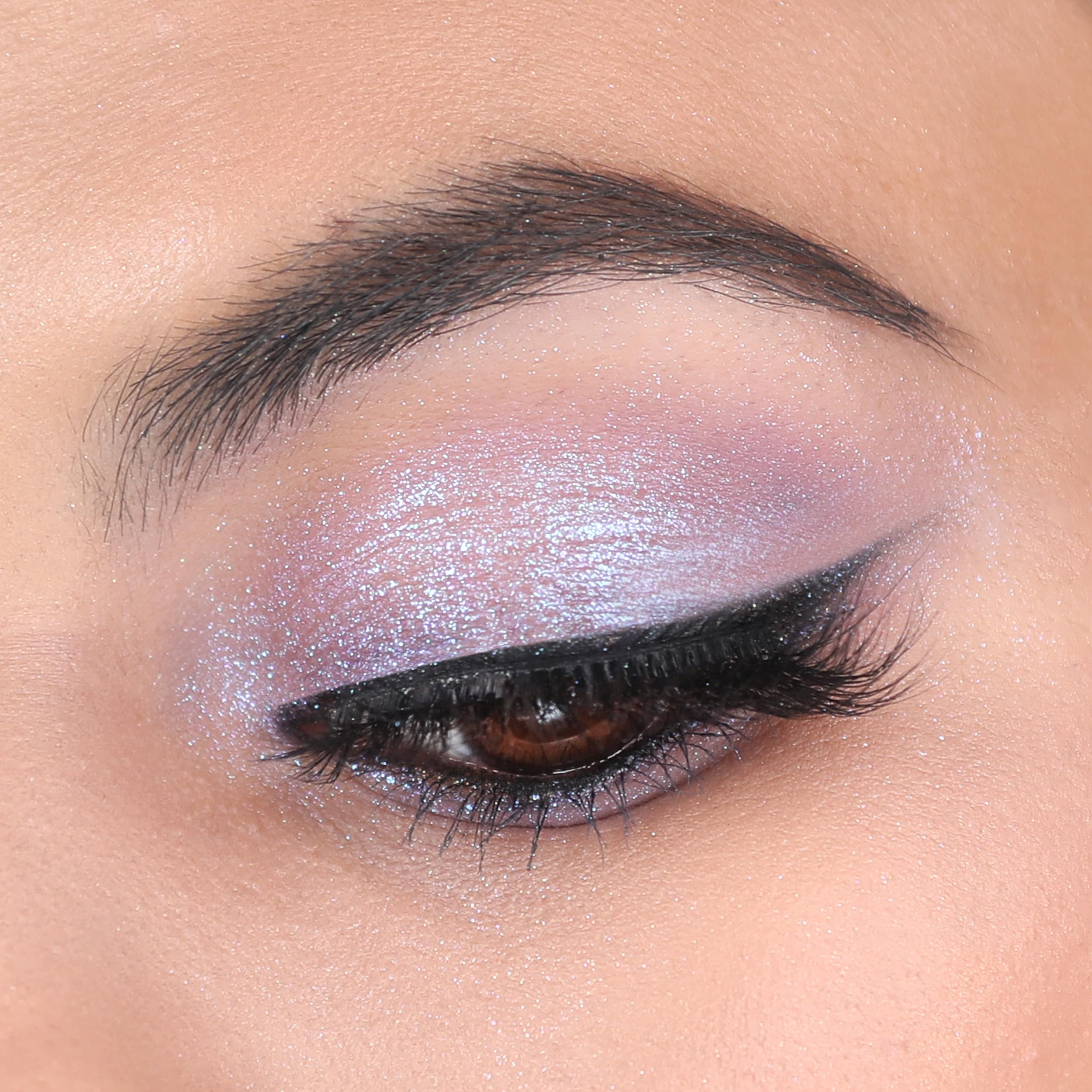 Moira Chroma Light Shadow Lilac Love aplicación cremosa y suave para difuminar