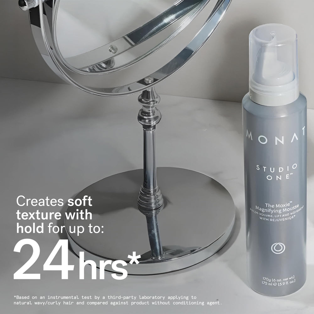 MONAT Studio One The Moxie Magnifying Mousse mantiene el encrespamiento bajo control en humedad.