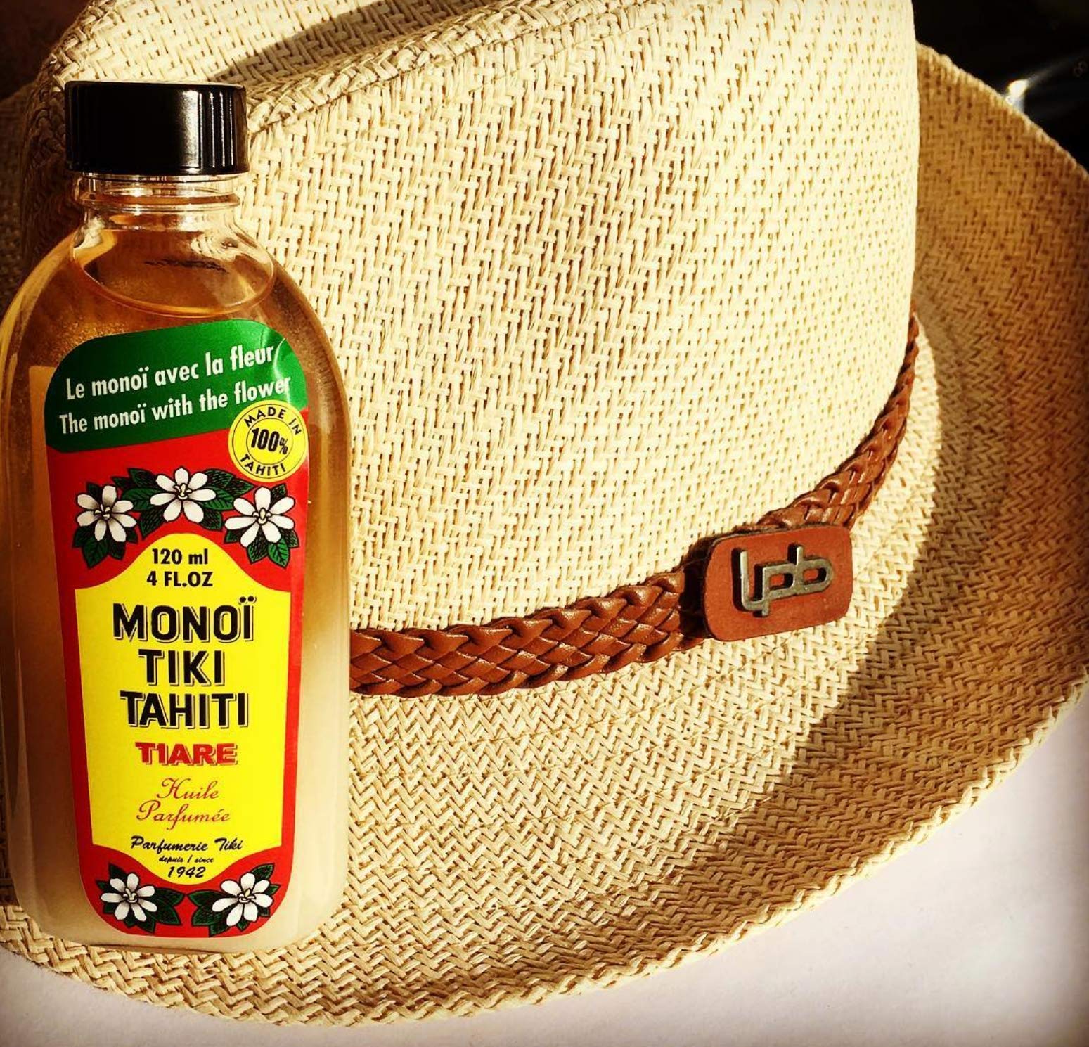 Monoi Tiki Tahiti: aplicación suave en piel para hidratación diaria.