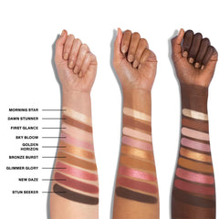 Aplicación de ojos con MORPHE 9G Sunrise Glow para un acabado suave.