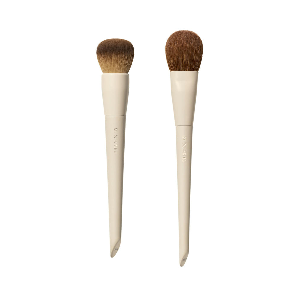 Brocha A24 MORPHE x Ariel para base suave y cobertura uniforme.