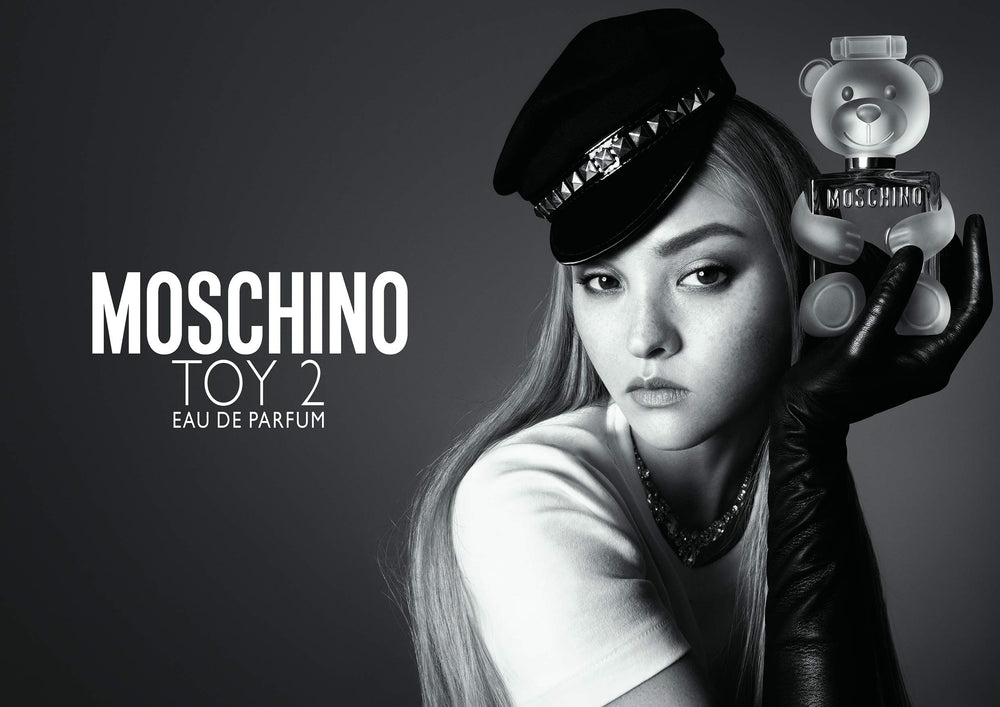 Moschino Toy 2 frasco detalle, aroma floral‑woody para mujeres modernas.