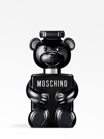 Moschino Toy Boy, detalle del oso en el logo, presencia para eventos.