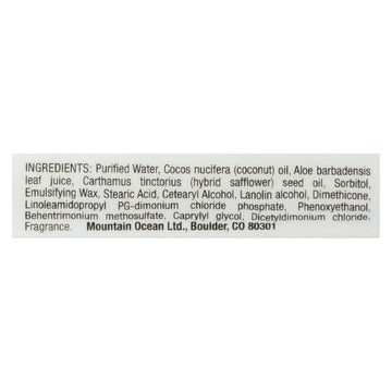 Mountain Ocean Coconut Skin Trip Moisturizer sobre mesa, uso diario para piel seca