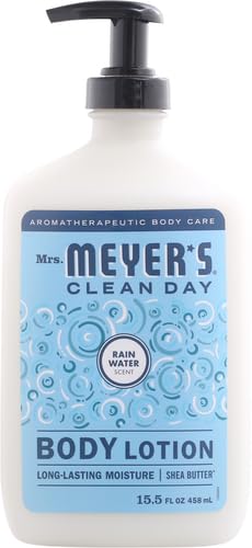 Textura cremosa de la loción corporal MRS MEYER'S con Agua de lluvia