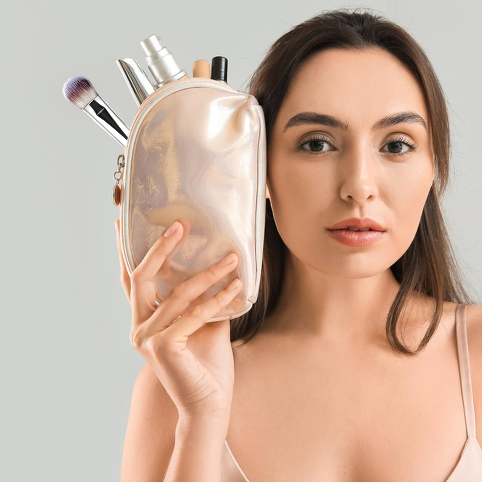 Pincel de uso multiobjetivo MUIIGOOD para looks completos y duraderos.