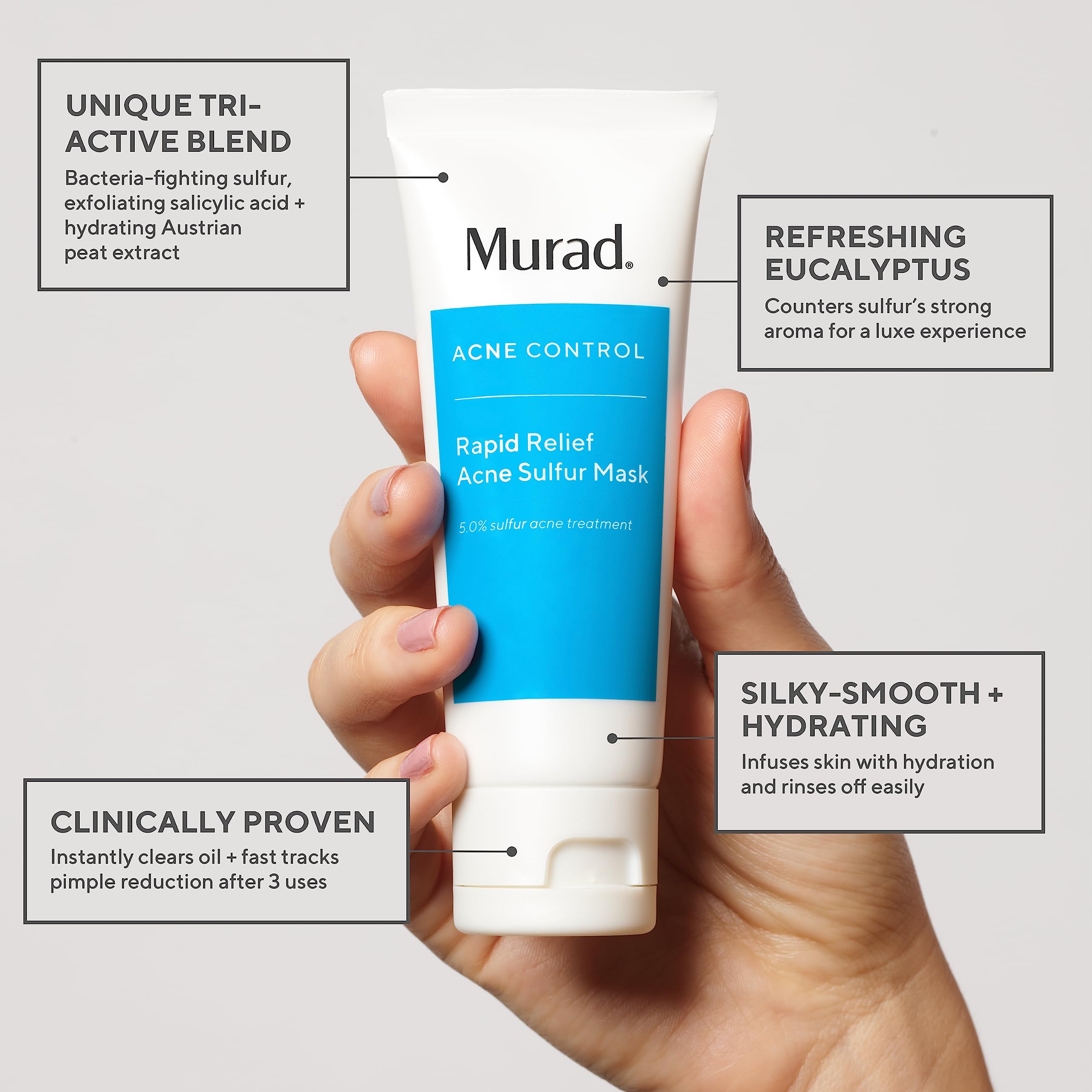 Aplicación manual con dedo mostrando Murad para rostro.