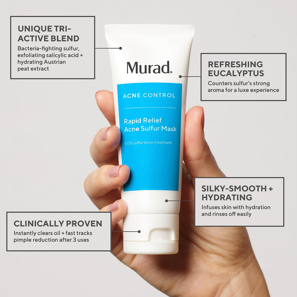 Aplicación manual con dedo mostrando Murad para rostro.