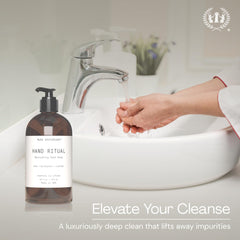 Espuma generosa de Muse Apothecary Hand Ritual para limpieza suave.