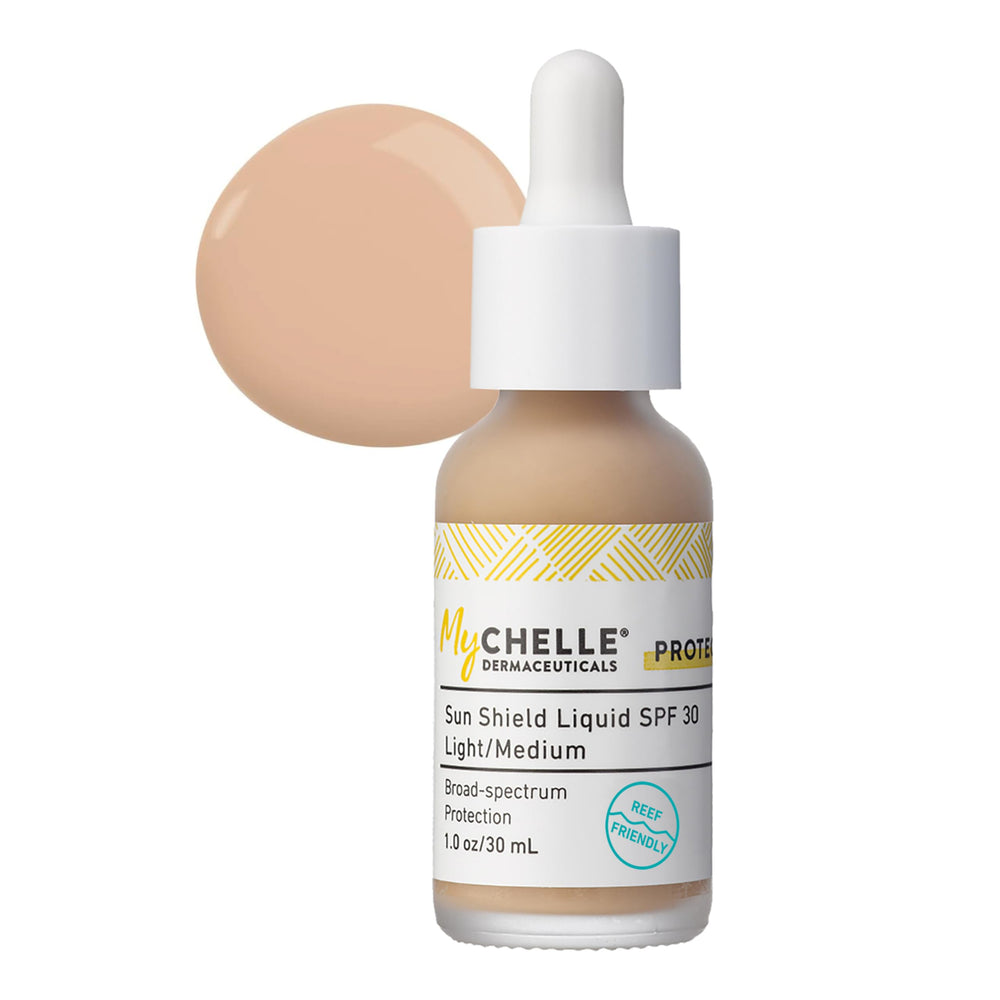 MyChelle Sun Shield Liquid SPF 30 frente a la botella, protector mineral ligero para uso diario.