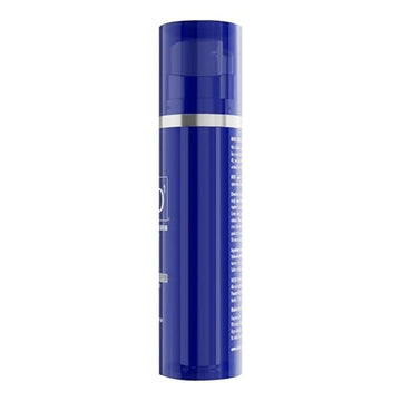 N1O1 serum activador en manos aplicando, deja sensación fresca y suave.