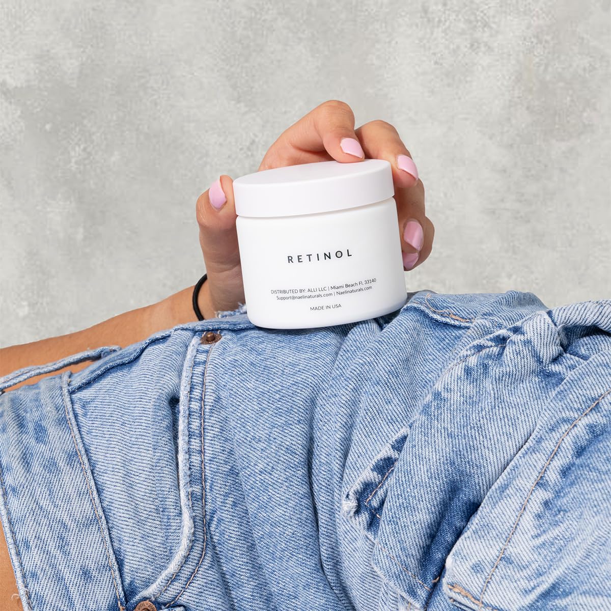 NAELI Crema de Retinol Noche, envase certificado libre de crueldad para uso responsable.
