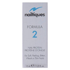 Aplicación de Nailtiques Formula 2 para fortalecer uñas.